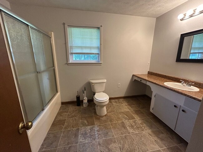 Building Photo - 610 Cottonwood Dr