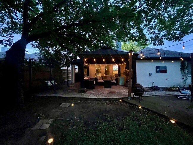 Building Photo - COMING IN OCTOBER! MODERN HOME IN NRH!