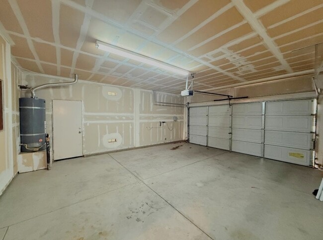 Building Photo - 4290 Lasalle Dr