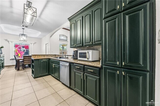 Building Photo - 29 Sun Chase St