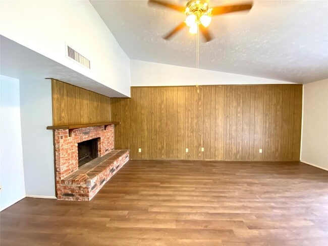 Building Photo - 1428 Big Bend Dr