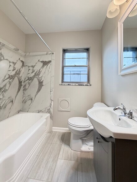 Building Photo - 5430 E 11th St