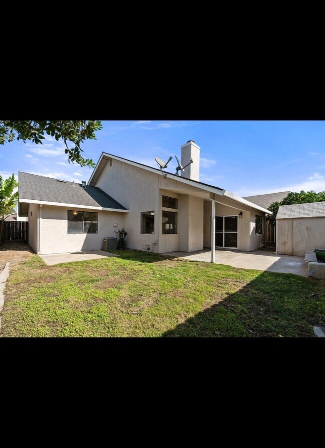 Building Photo - 900 Grandview Cir