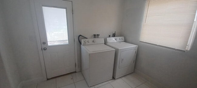 Building Photo - 1810 S 32nd St