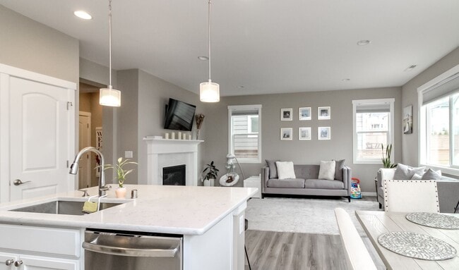 Building Photo - Beautiful 3 Bedroom 2.5 Bathroom Property