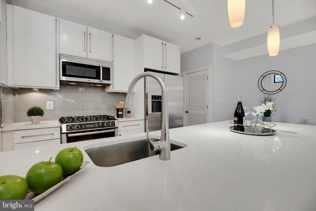 Building Photo - 2106 10th St NW