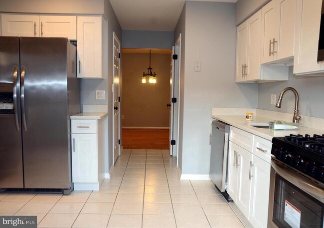 Building Photo - 5803 Coventry Way