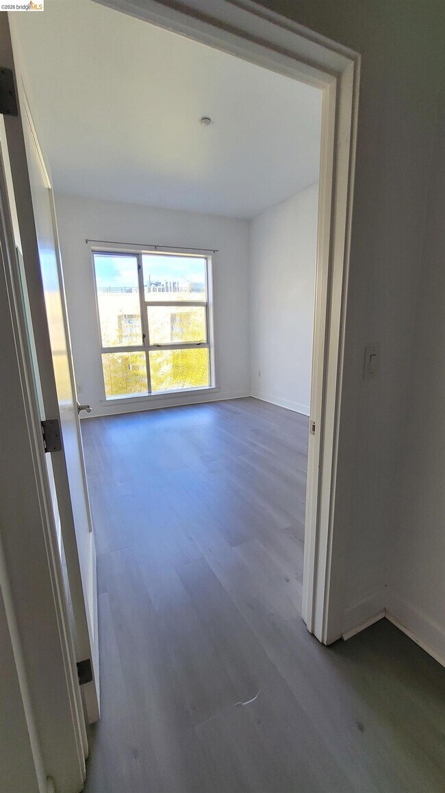 Building Photo - 585 9th St