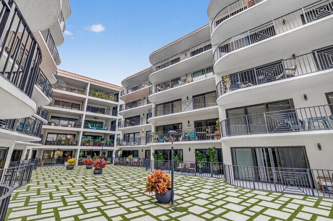 Building Photo - 2029 N Ocean Blvd