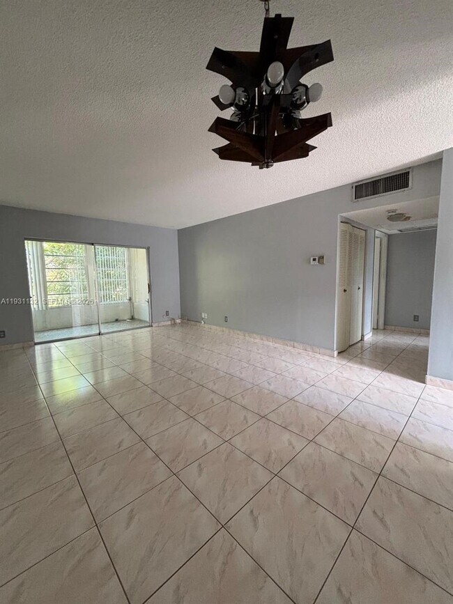 Building Photo - 5181 W Oakland Park Blvd