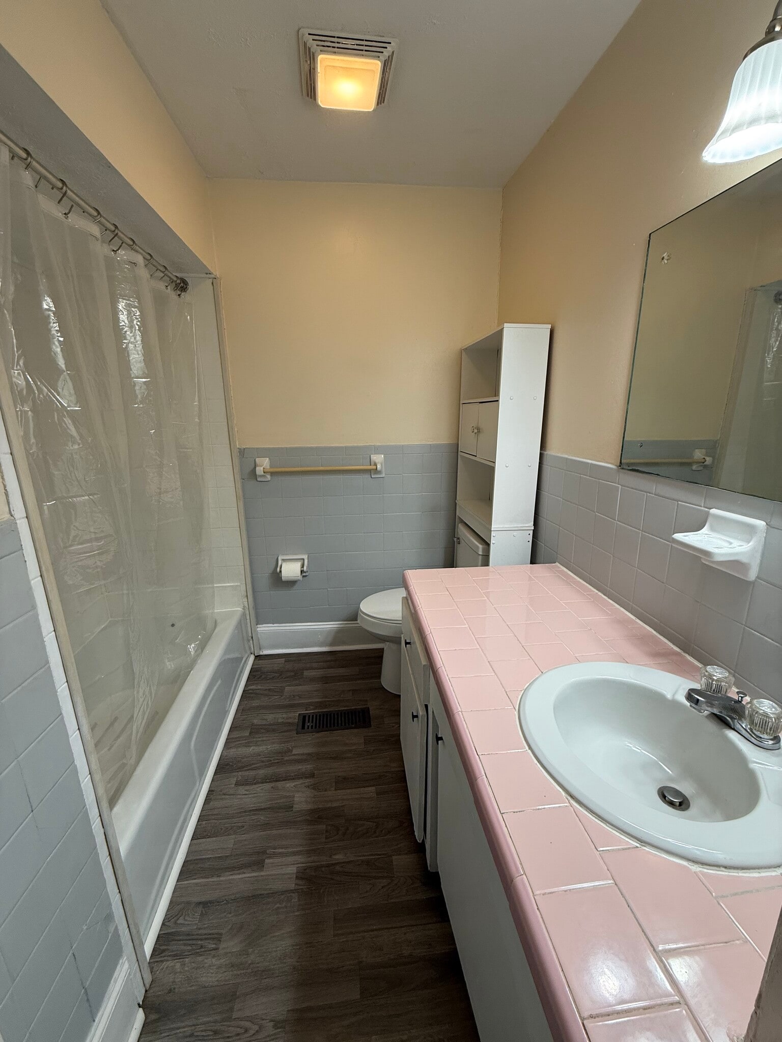 Building Photo - 1736 Greenwood Rd