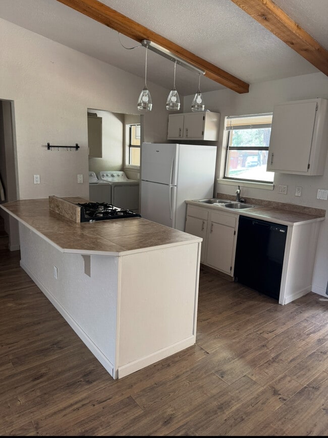 Building Photo - 103 Racquet Pl