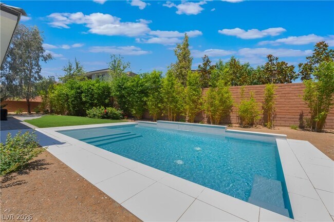 Building Photo - 2 Sugarberry Ln