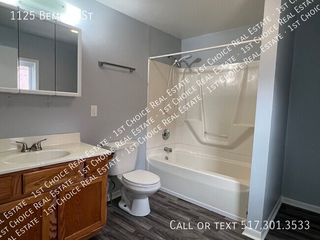 Building Photo - 1125 Bement St
