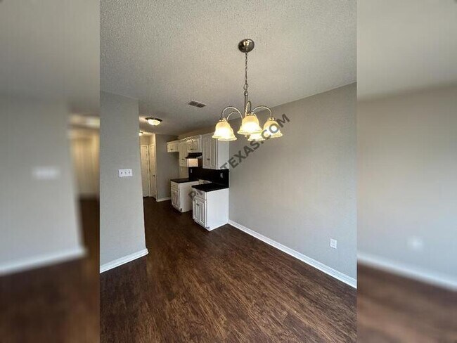 Building Photo - 16 War Eagle Dr