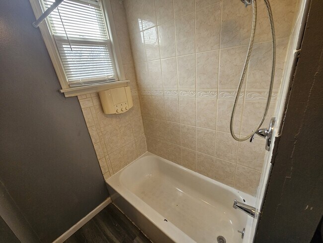 Building Photo - 11600 Beulah Ave