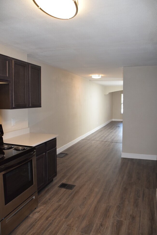 Building Photo - DOWNING3010