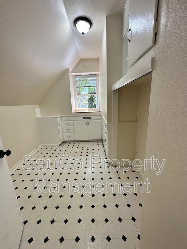 Building Photo - 5110 NE Glisan St