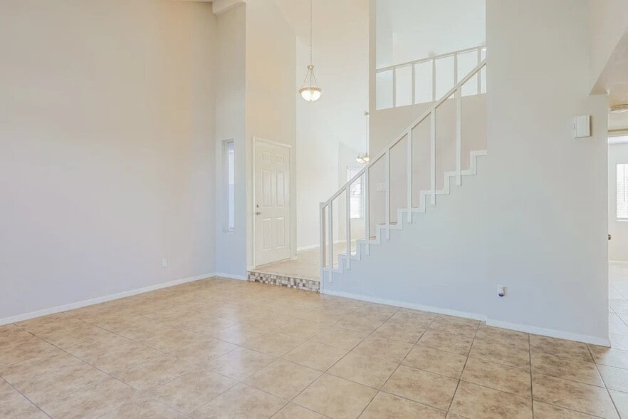 Building Photo - 5829 S 42nd St