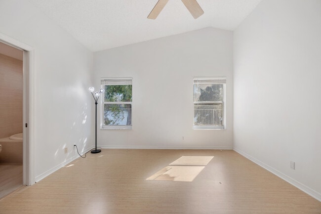 Building Photo - 3800 Woodfield Dr