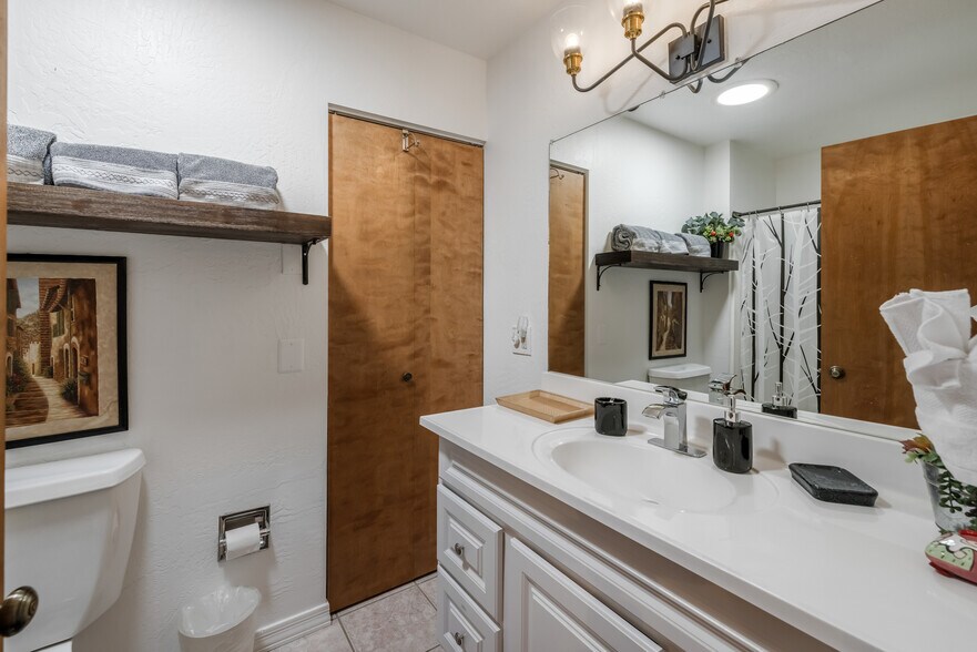 Building Photo - 1325 S Viejo Dr