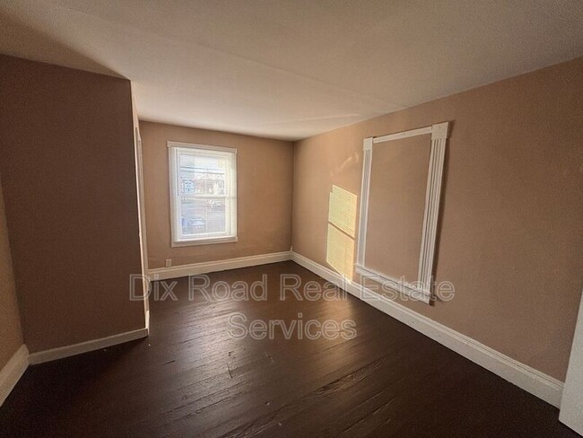 Building Photo - 722 East Ave