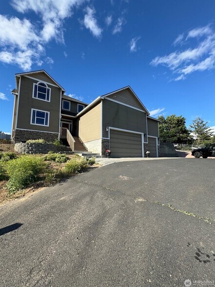 Building Photo - 1801 S 76th Ave