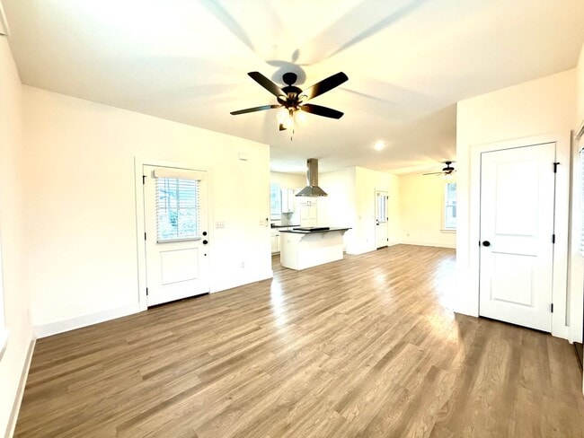 Building Photo - $2,500 Move-In-Special