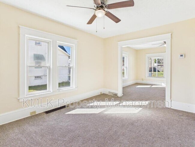 Building Photo - 446 7th St