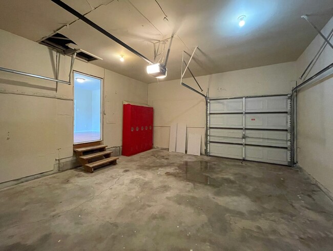 Building Photo - Updated Brick 3-Bedroom