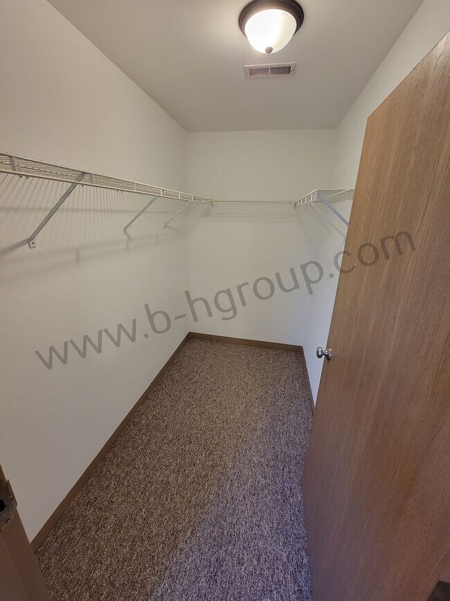 Building Photo - 8760 Sheridan Rd