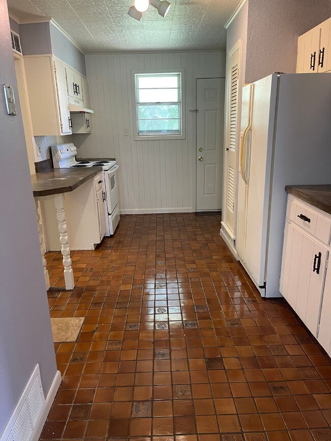 Building Photo - 1401 Brookhaven Rd