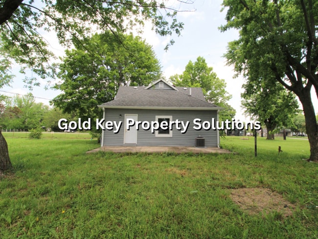 Building Photo - Nicely updated 3 BR 1 BA House with Covered Front Porch and Central Air (SECTION 8 APPROVED)