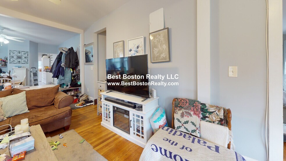 Building Photo - 11 Pinkham Rd