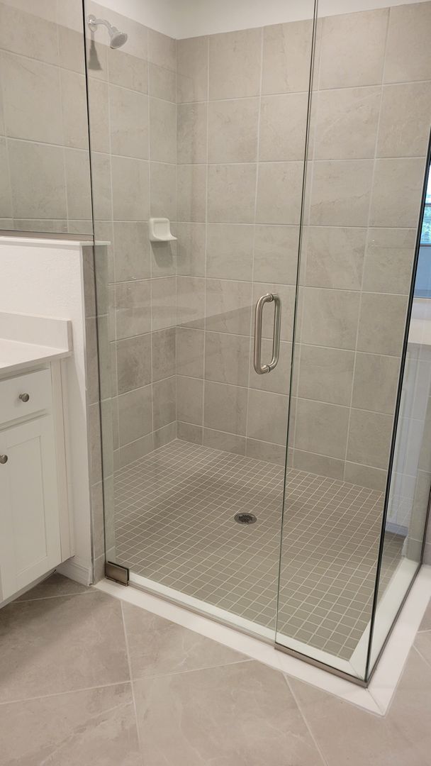 Building Photo - Annual UNfurnished luxury 3/2 ground floor...