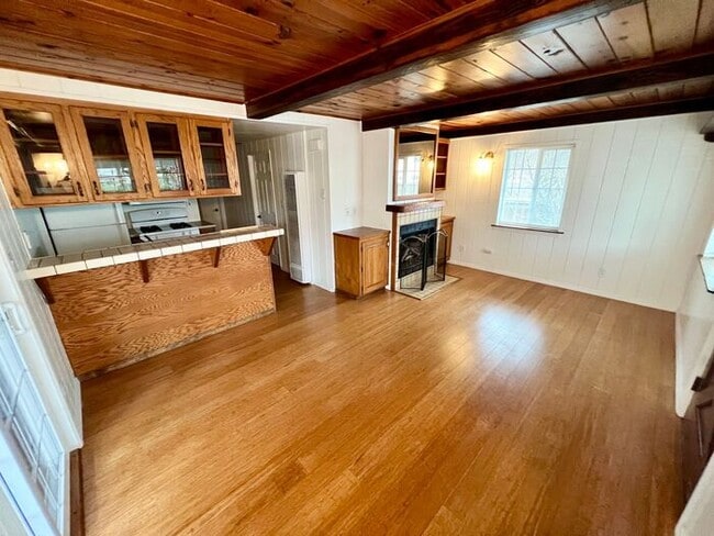 Building Photo - Beautiful, historic, Ocean Beach Cottage i...