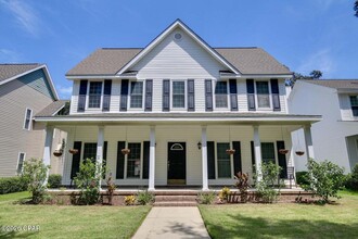 Building Photo - 4026 Oak Forest Dr