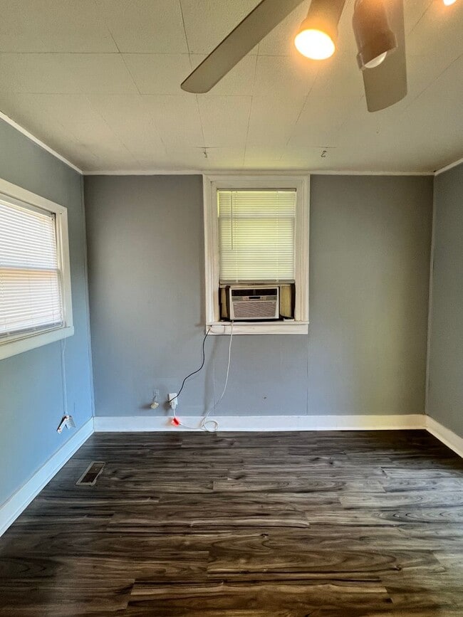 Building Photo - 120 Asher St