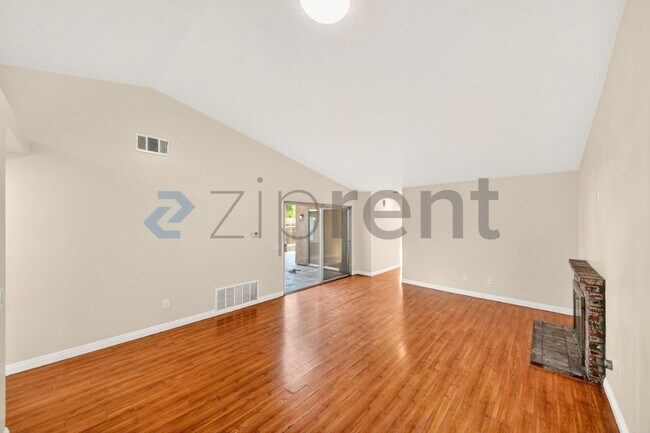 Building Photo - 14359 Parkwood Dr