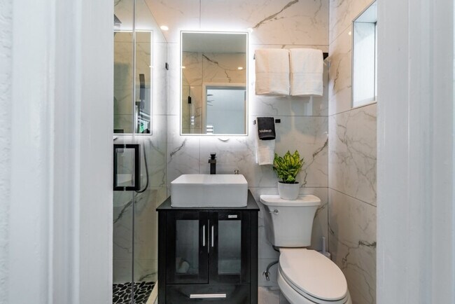 Building Photo - 834 SW 14th Ct