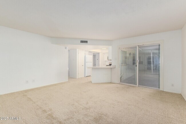 Building Photo - 2128 E Villa Ct