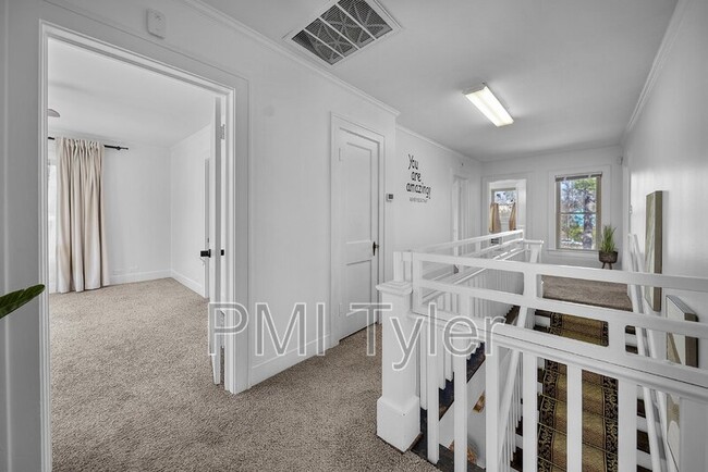 Building Photo - 210 E Dobbs St