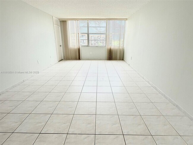 Building Photo - 1300 St Charles Pl