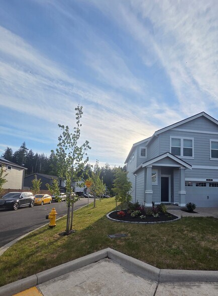 Building Photo - 1561 SW Fielder Pl