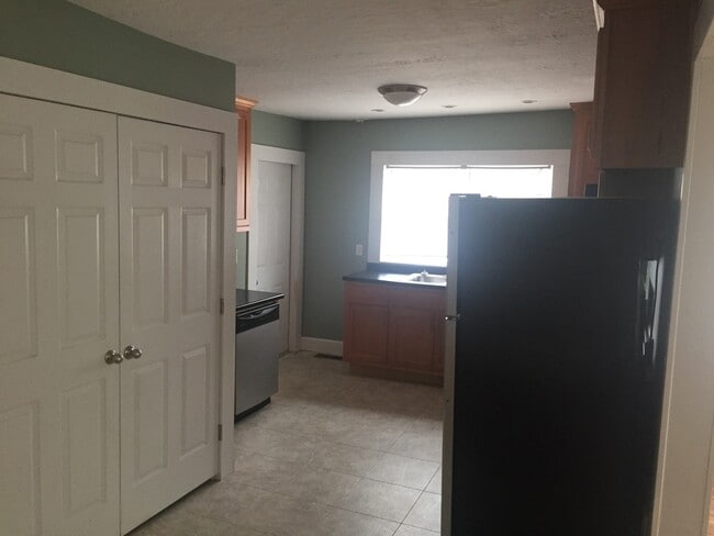 Building Photo - 308 Clinton St SE