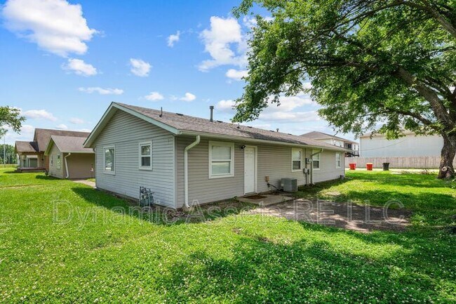Building Photo - 1914 John F Kennedy St