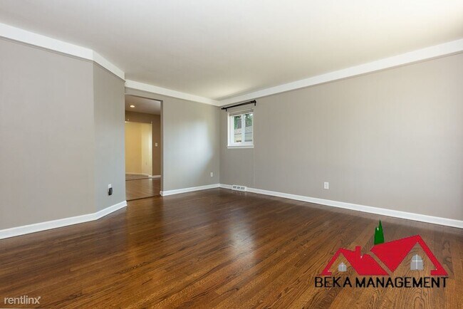 Building Photo - 4 br, 2.5 bath House - 31756 Scone St