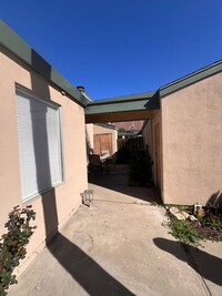 Building Photo - Available Now! 3 Bedroom 2 Bath Duplex.