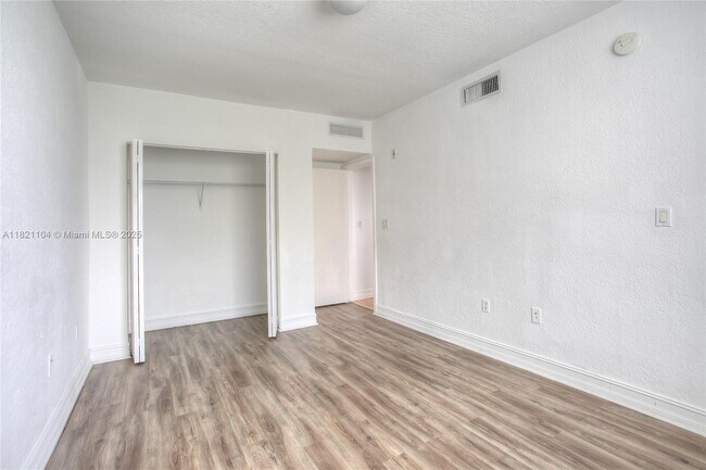 Building Photo - 1080 99th St