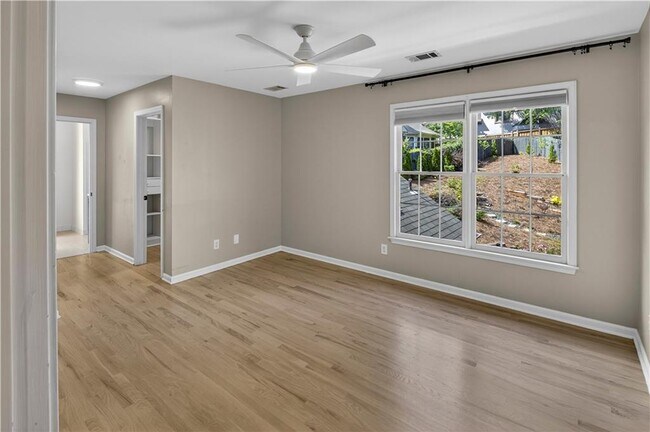 Building Photo - 1122 Tennyson Pl NE